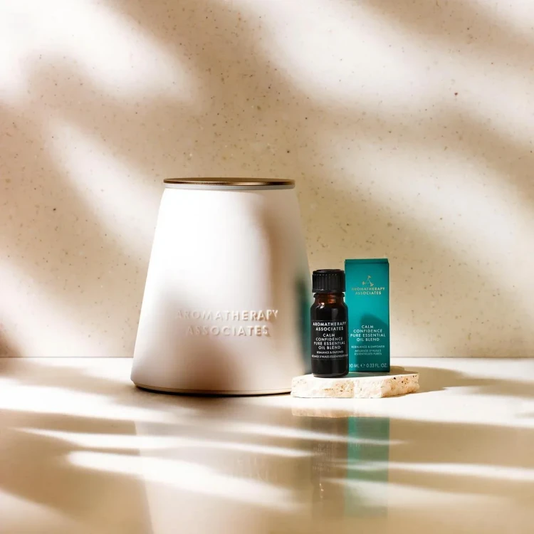 Aromatherapy Associates Calm Confidence Pure Essential Oil olejek do inhalacji spokój i pewność sieb