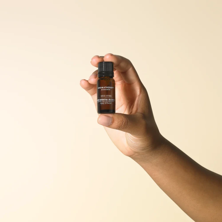 Aromatherapy Associates Breathe Pure Essential Oil Blend ułatwiający oddychanie olejek do inhalacji 
