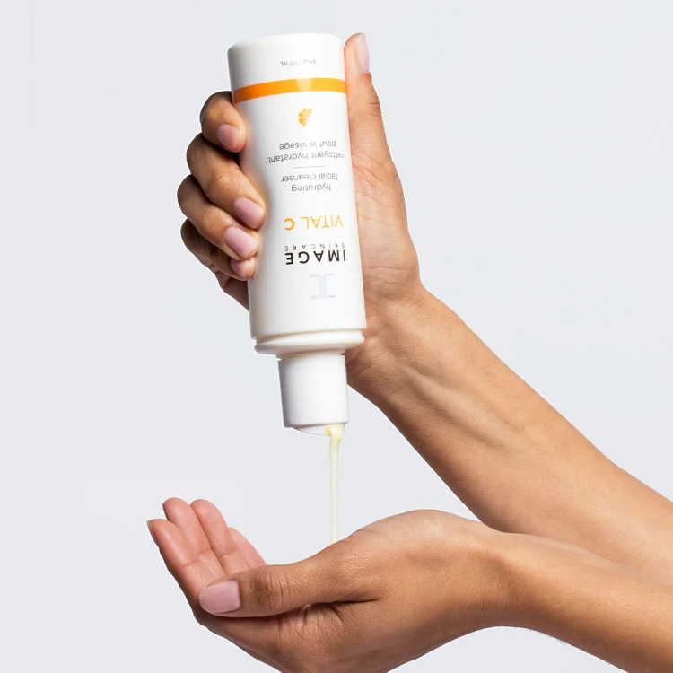 VITAL_C_hydrating_facial_cleanser_PDP_R04_1200x1200.webp